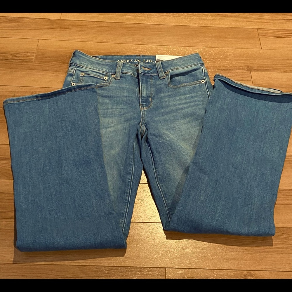 American Eagle favourite boyfriend jean size 2 NEW WITH TAGS